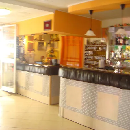 Otel Moroni 2*